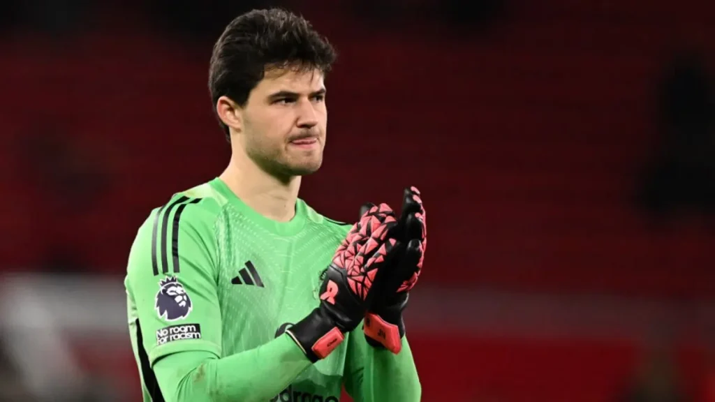 Di Balik Bayang-Bayang Old Trafford: Mengapa Manchester United Masih Membutuhkan Kiper Berpengalaman Pengganti Senne Lammens?