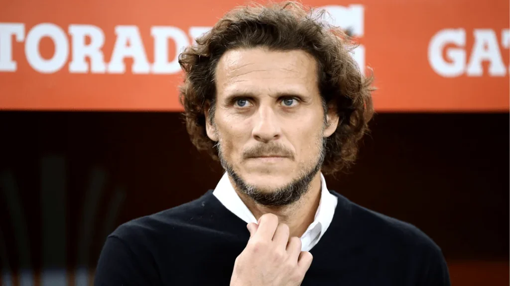 Sang Legenda Kembali: Diego Forlán Resmi Nahkodai Uruguay, Babak Baru Dimulai Pasca-Bielsa
