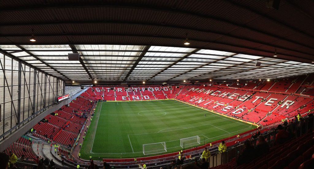Tribun Old Trafford dipenuhi penonton saat pertandingan