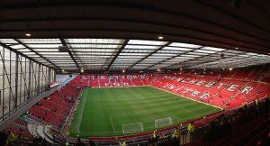 Tribun Old Trafford dipenuhi penonton saat pertandingan