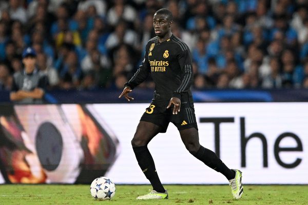 bek kiri Manchester United
