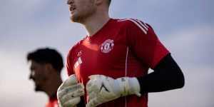 dermot-mee-kiper-latihan-bangku-cadangan-epl-manchester-united