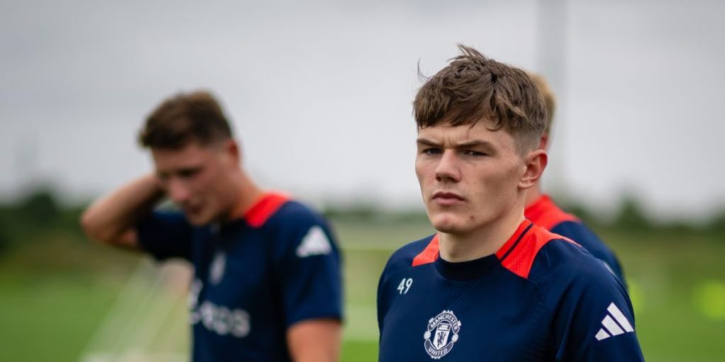 resmi-ethan-ennis-tinggalkan-man-united-klausul-penting-terpasang