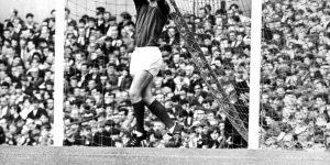 60-tahun-debut-alex-stepney