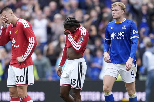 pertahanan Manchester United
