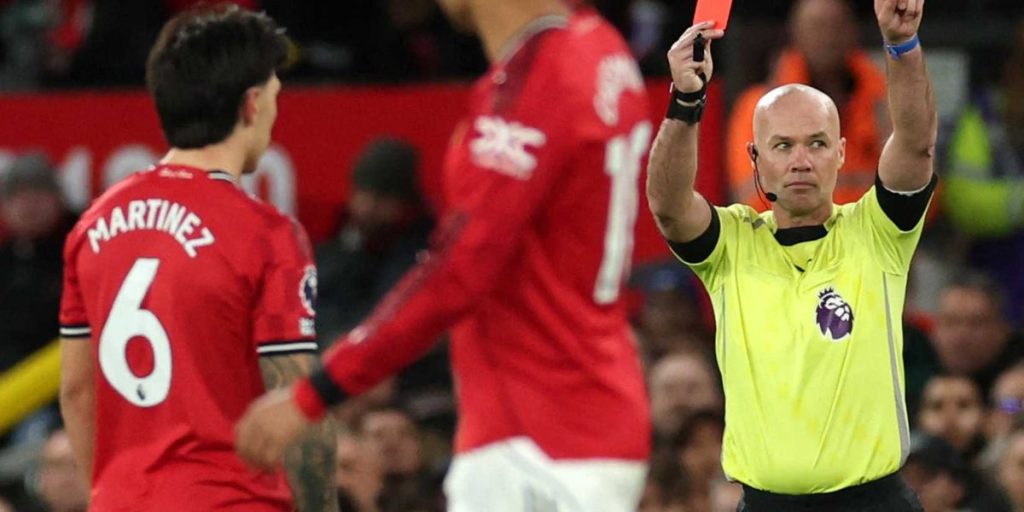 kontroversi-wasit-selimuti-derby-roses-kartu-merah-terhindar-penalti-ditolak